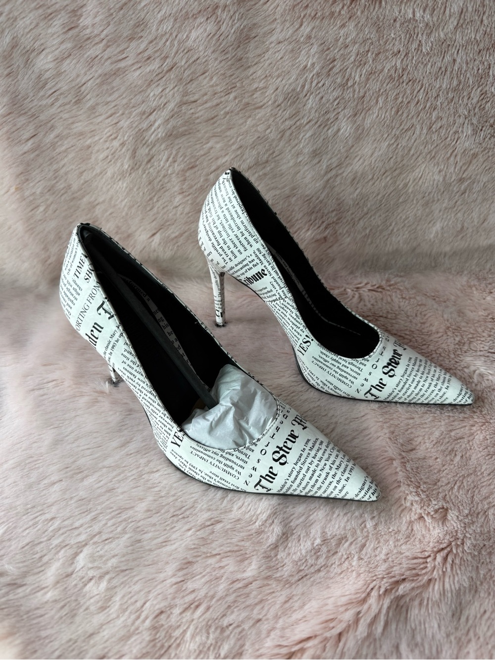 Steve Madden Newspaper Print Pointed-Toe Pumps - White/Black